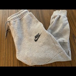 Nike Boy’s Gray Jogger Sweatpants - Size Small